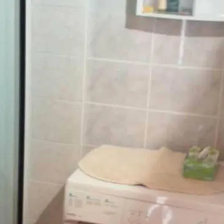 6 Pers, Terrasse, A 2 Pas De Et Commerces, Parking, Option Internet - Fr-1-387-153 Apartment