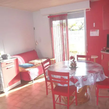 6 Pers, Terrasse, A 2 Pas De Et Commerces, Parking, Option Internet - Fr-1-387-153