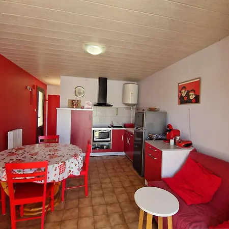 6 Pers, Terrasse, A 2 Pas De Et Commerces, Parking, Option Internet - Fr-1-387-153 *