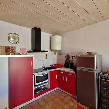 6 Pers, Terrasse, A 2 Pas De Et Commerces, Parking, Option Internet - Fr-1-387-153 Apartmán *