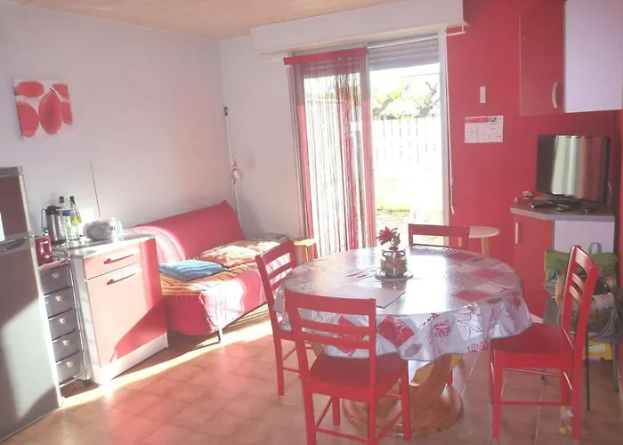 6 Pers, Terrasse, A 2 Pas De Et Commerces, Parking, Option Internet - Fr-1-387-153