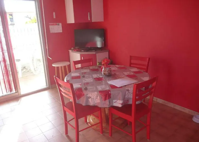6 Pers, Terrasse, A 2 Pas De Et Commerces, Parking, Option Internet - Fr-1-387-153 Lejlighed