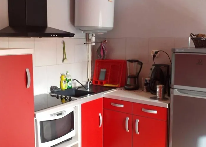Lejlighed 6 Pers, Terrasse, A 2 Pas De Et Commerces, Parking, Option Internet - Fr-1-387-153 *